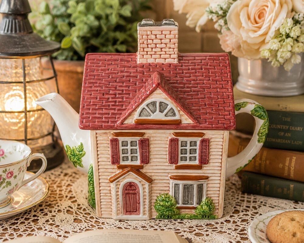 Johnson Bros Friendly Village Village Street House Teapot Series 1 England